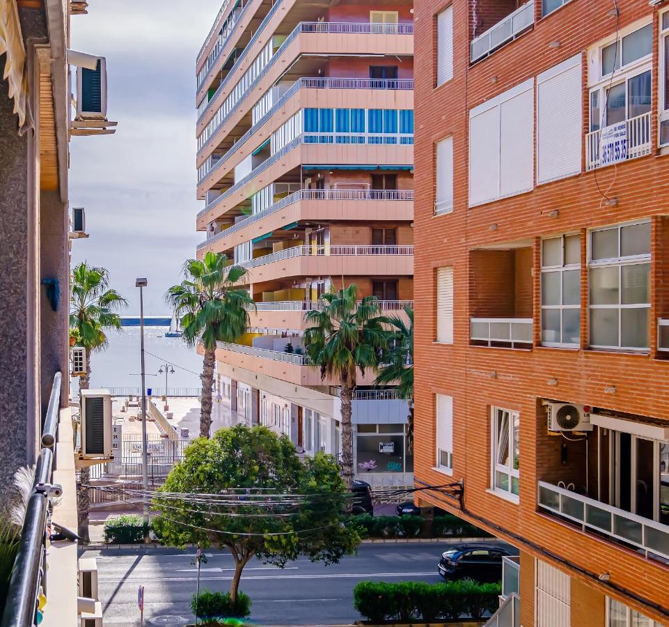 Апартаменти Apartament Alexandro'S Торрев'єха Екстер'єр фото