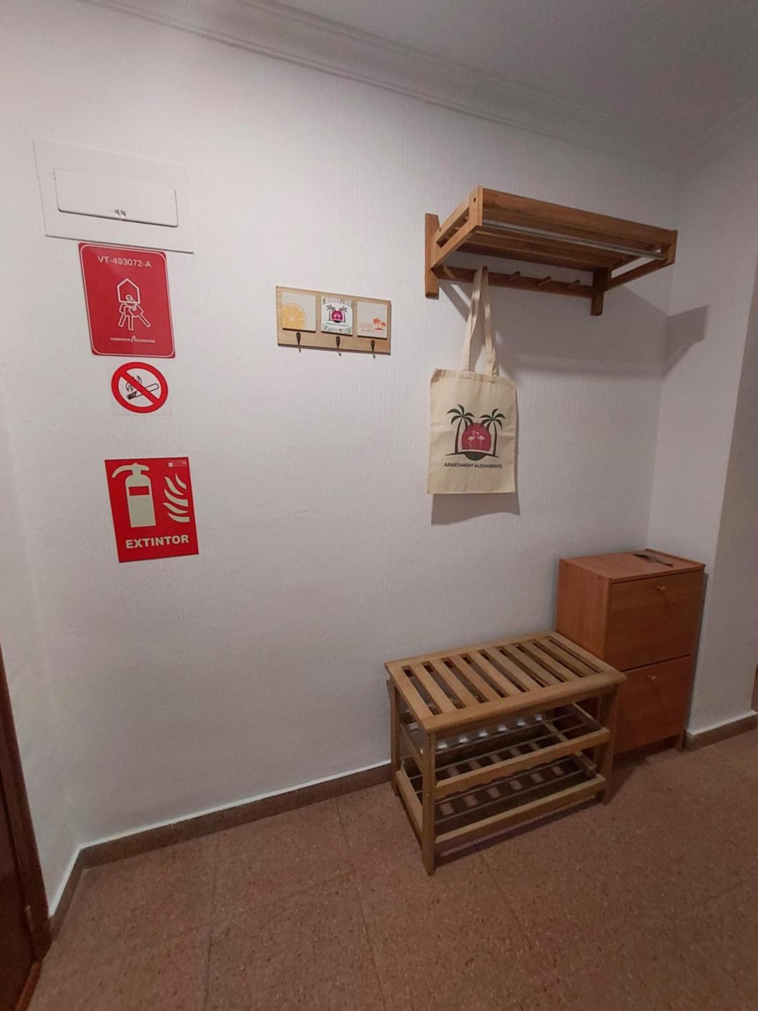 Апартаменти Apartament Alexandro'S Торрев'єха Екстер'єр фото